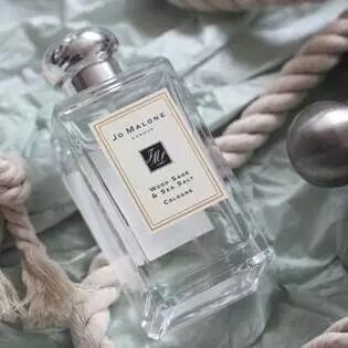 适合20岁女生的巴宝莉香水有哪些 (香奈儿邂逅香水哪个适合20岁女生)