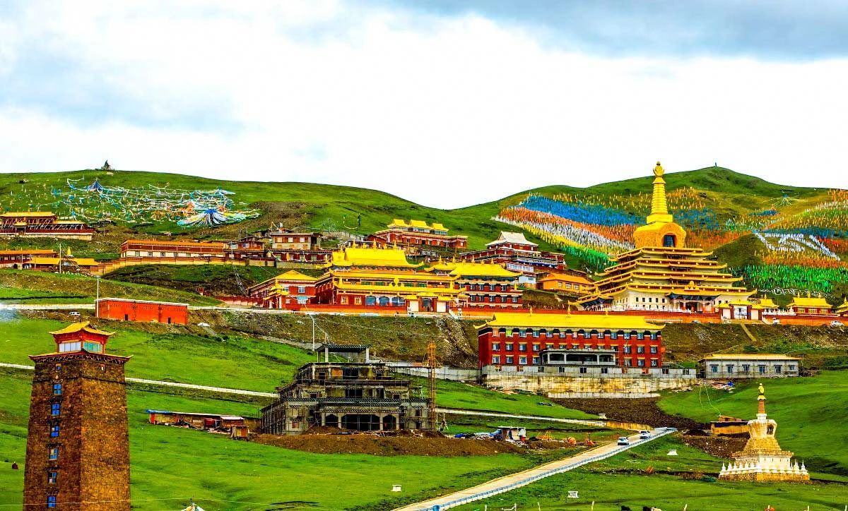 甘孜稻城亚丁景区圣水门优惠,甘孜免门票景点到什么时候