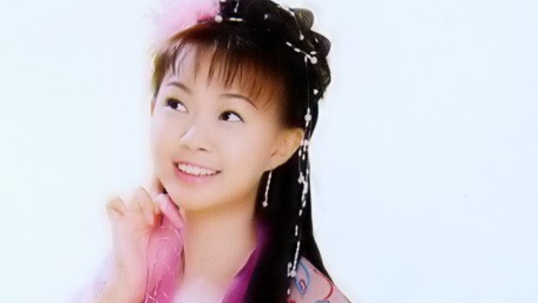 《爱情总在幻灭时最美》，卓依婷歌曲名串烧，也是一个凄美的故事