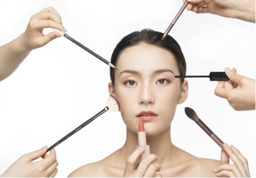 缺水皮肤怎么上妆不浮粉,秋冬底妆防卡粉浮粉化妆技巧