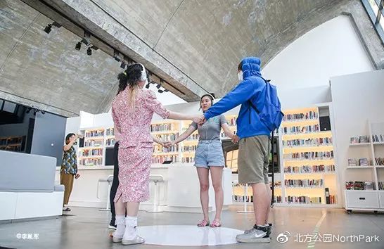 专访王翀：一个反抗者和他的戏剧