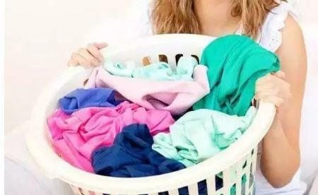 卫生纸和衣服一起洗了怎么去纸屑,衣服上沾了纸屑用洗衣机洗得掉吗