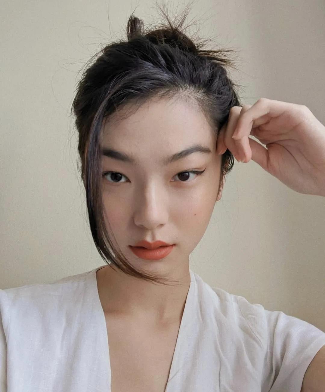 为啥柜姐给顾客化妆都那么高级,柜姐化妆免费培训吗