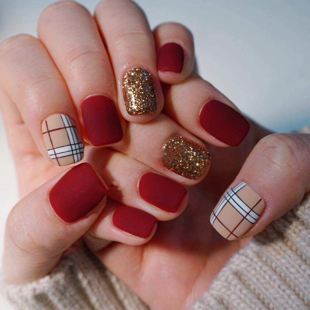 万能的亮片美甲不仅让你的指尖更出众,还会让你拥有好心情哦!