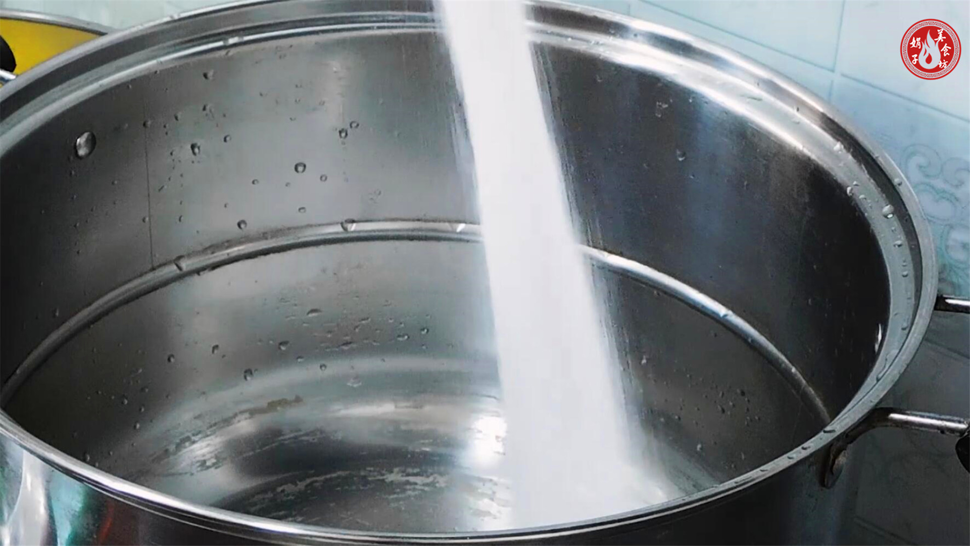 腌10斤鸡蛋放几斤盐怎样腌茶叶蛋,腌好后的鸡蛋盐没有化开会流油吗