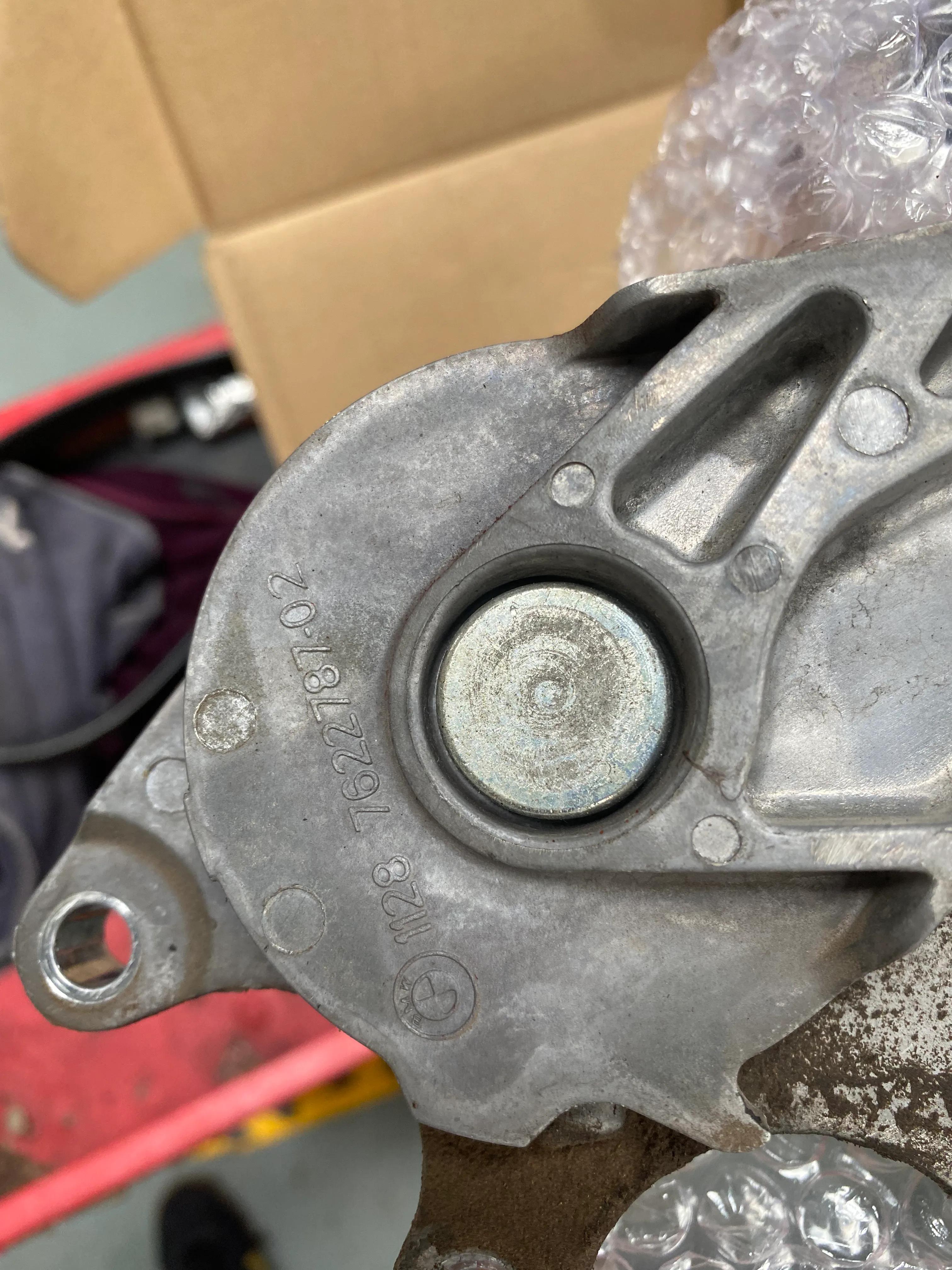 宝马3系f35更换膨胀阀,宝马3系f35发电机皮带安装图