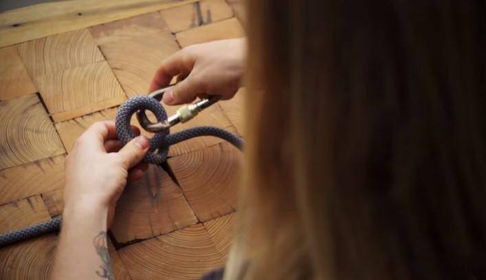 攀岩可以自动解开的绳子打结方法,攀岩怎么样打结可以来回收缩