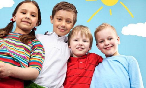 孩子很期待圣诞老人送礼物,圣诞老人用什么方式给孩子送礼物