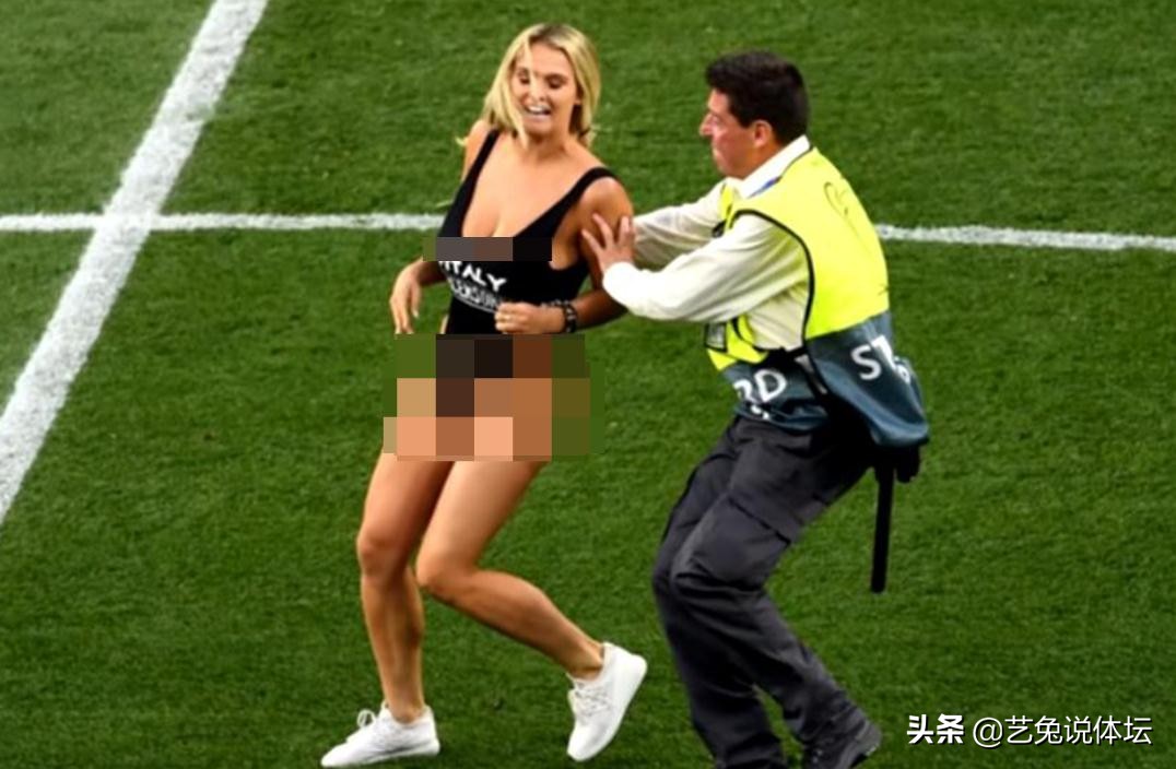 巴西女球迷被警察带走,巴西女球迷被暴打