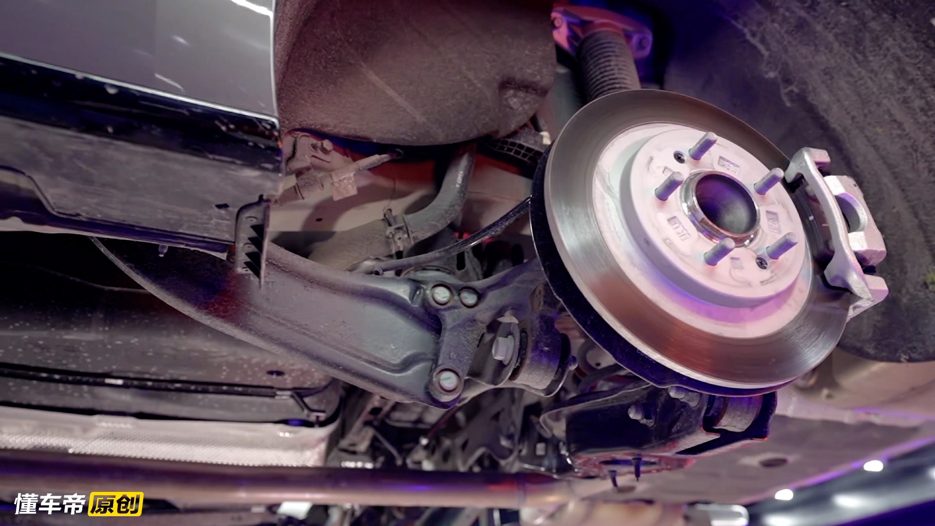 索纳塔第十代拆车,索纳塔10防撞梁和大众防撞梁