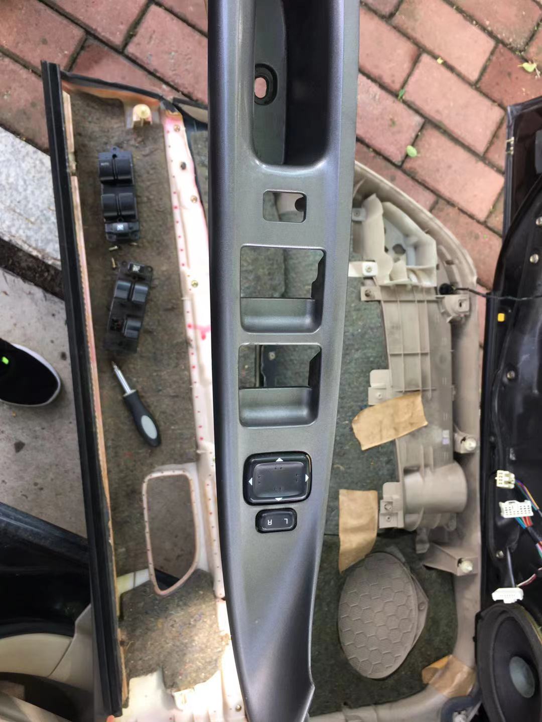 马六主驾驶升降器开关怎么拆,马六右后门玻璃升降器更换