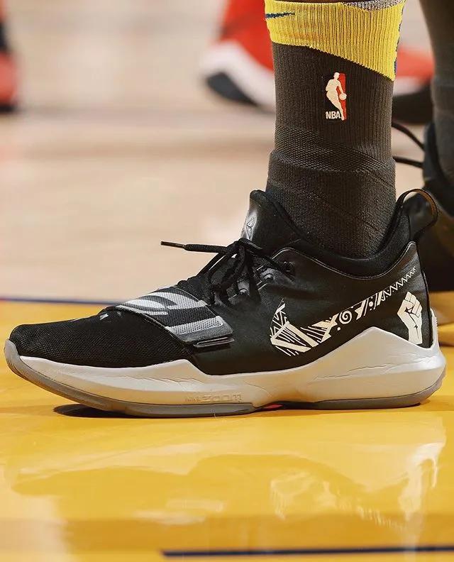 nba球员上脚科比球鞋系列,nba球星鞋王塔克在哪支球队