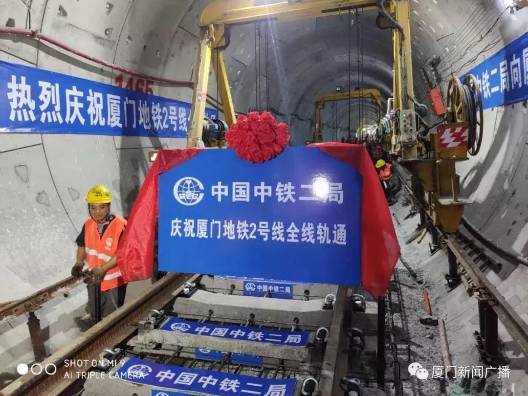 发现父母一方和别人搞暧昧怎么办,发现父母搞暧昧怎么办