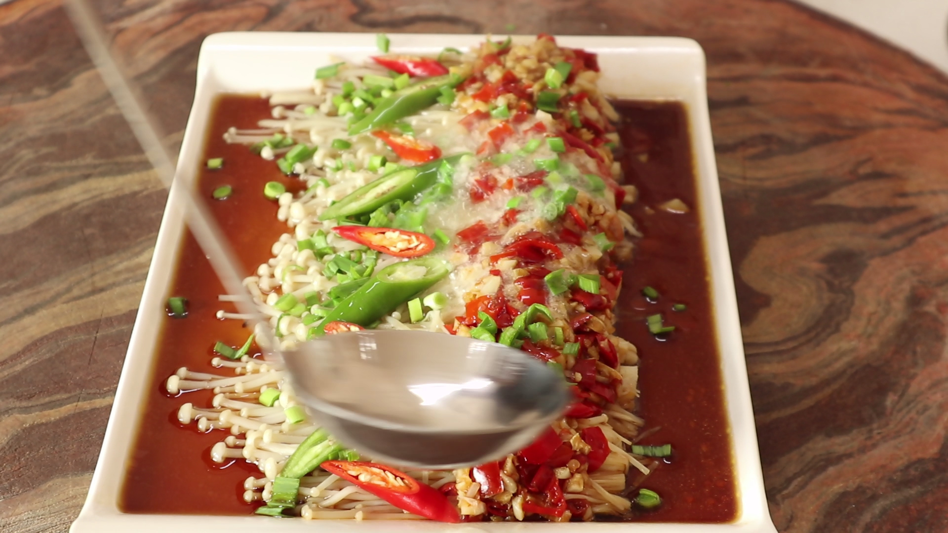 金针菇简单好吃的做菜方法,正宗脆爽香椒金针菇的做法