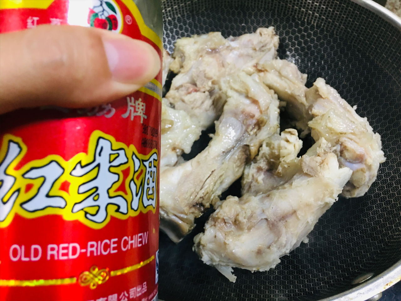 炖牛骨汤用不用焯一下水,炖牛骨怎么炖肉不离骨