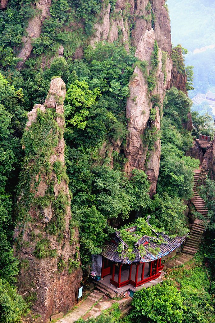 吐鲁番的葡萄熟了的景色,吐鲁番的葡萄熟了美丽的风景