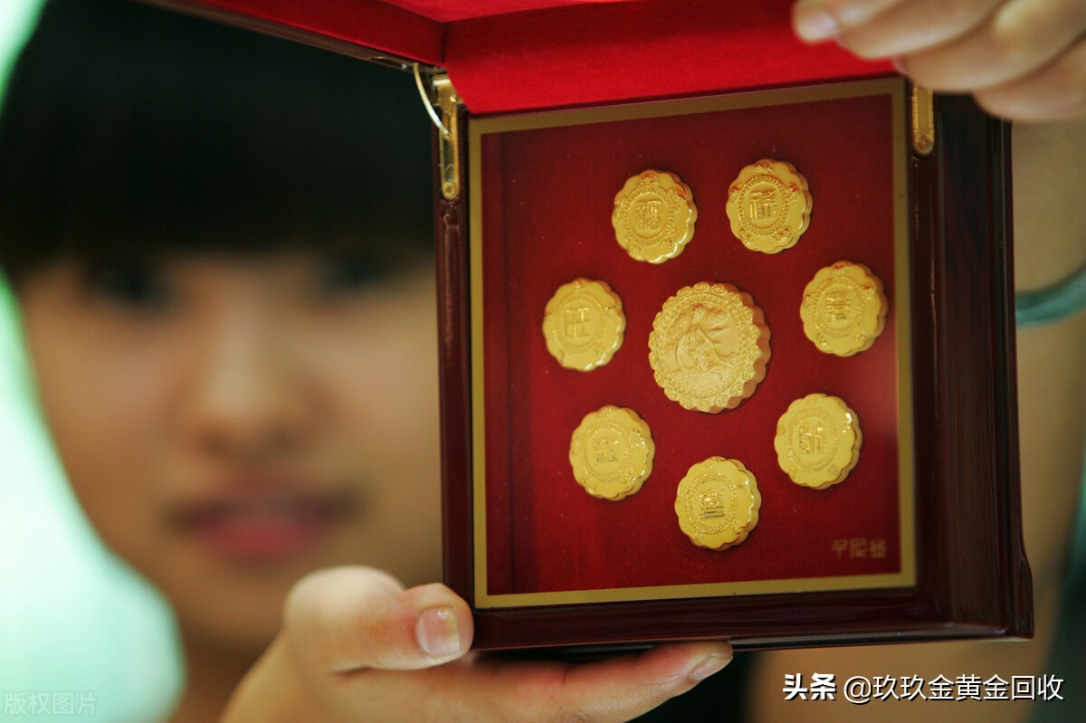 周大福今日金价回收多少一克足金,周大福足金饰品金价突破700