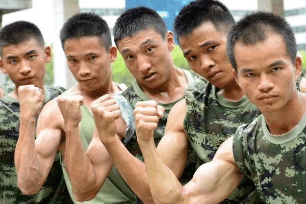 军队练肌肉有吃蛋白粉吗 (军营里练肌肉可以吃蛋白粉吗)