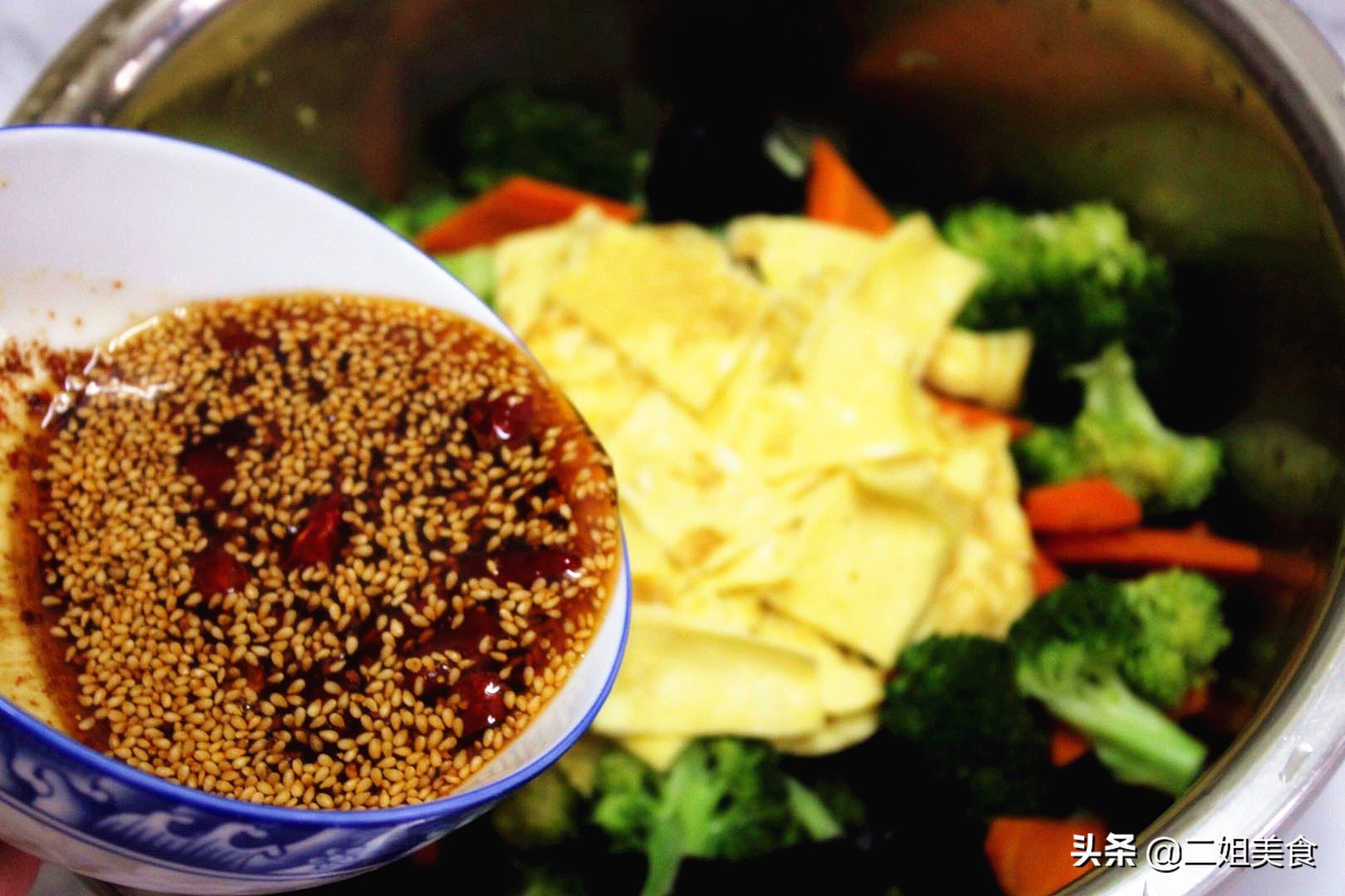 西兰花炒虾仁西兰花用不用焯水,凉拌西兰花怎么保持绿色