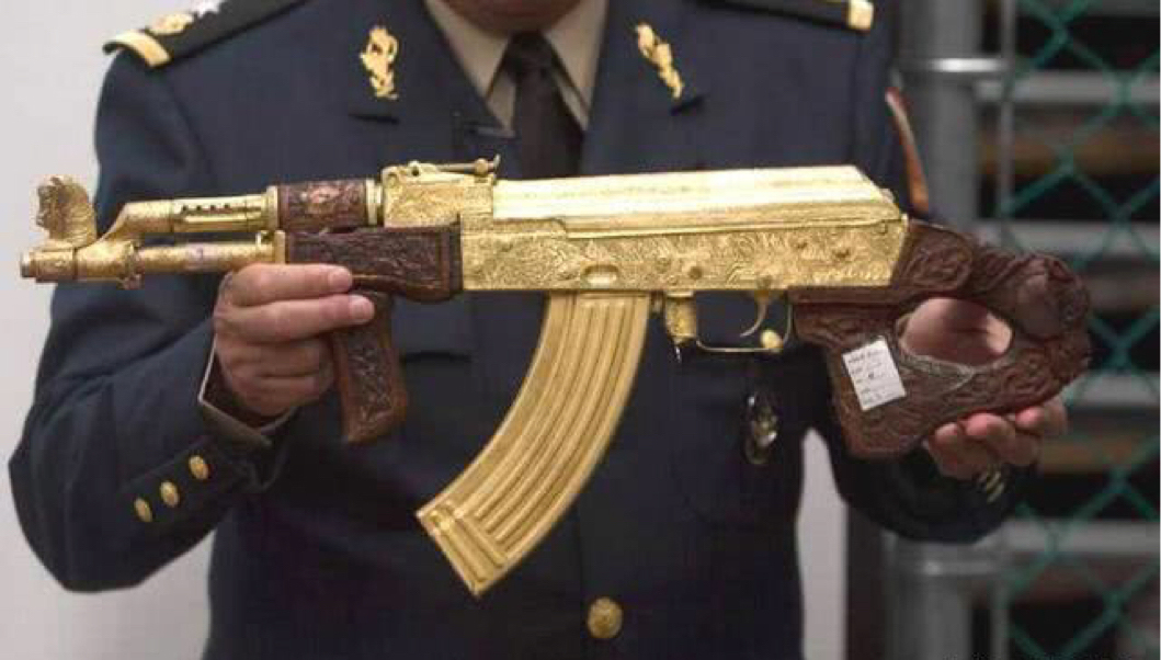 黄金ak47与普通ak47对比,黄金ak47也能打败锤拳兄弟吗