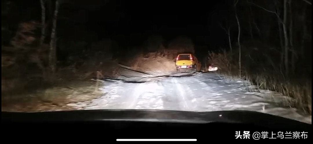 内蒙古通信行业突击小分队雪原急驰10小时帮助学生解决信号问题