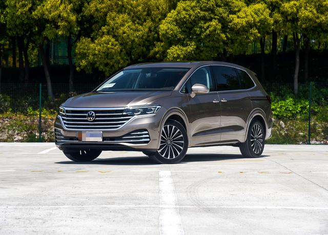 试驾威然尊贵版,威然选豪华版还是尊贵版