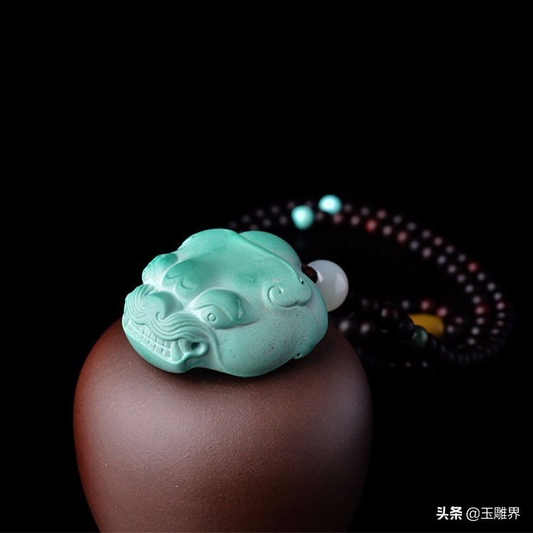 这条绿松石项链，她出的价格比任何一个成年人支付的价格都要高