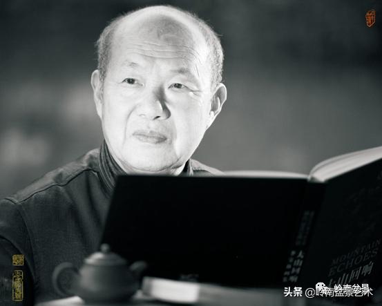 大师经典藏品,景德镇大师燕尾瓶价格