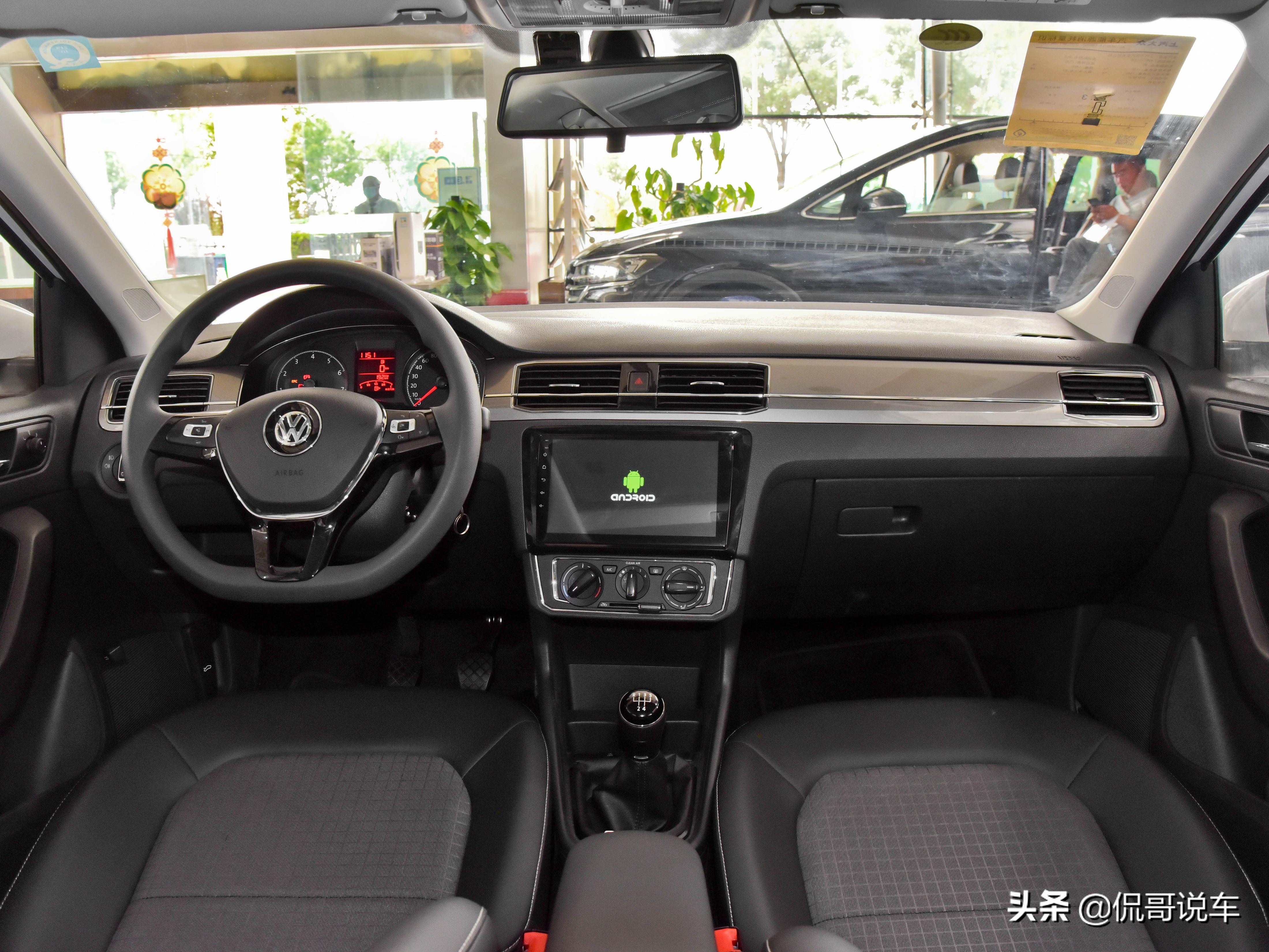 买了就是“真香”小哥带你一起看大众桑塔纳