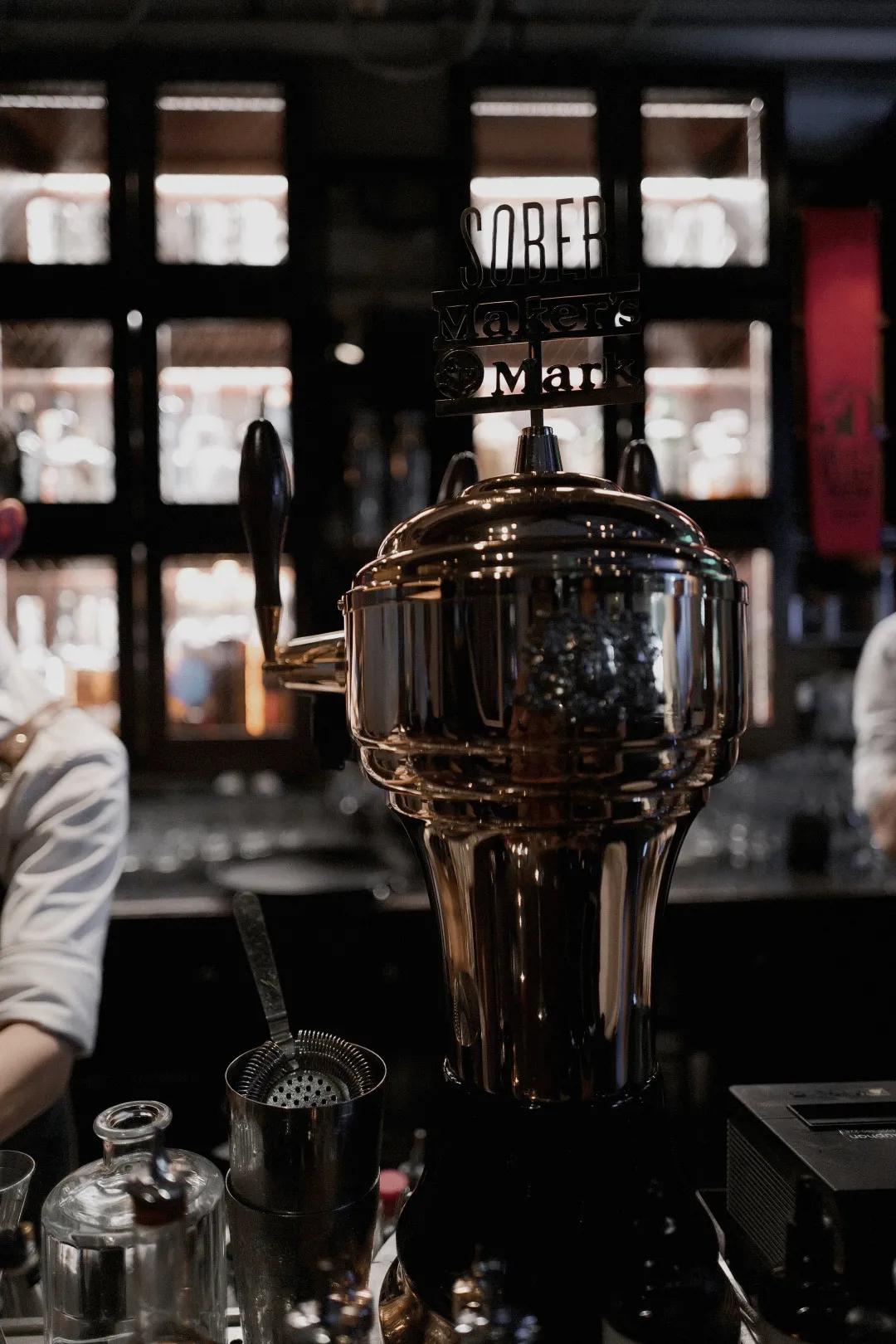 在上海的天花板酒吧“闯关”,喝到第五杯我悟了