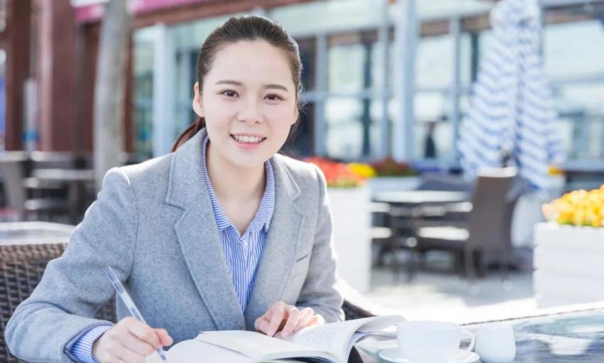 未来十年女生很吃香的专业，收入高且发展好，家有女儿可留意