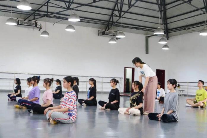 成都高新区两个网红学校,大家心目中的成都