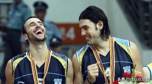 妖刀吉诺比利圆月弯刀传球,再回首简谱卢冠廷