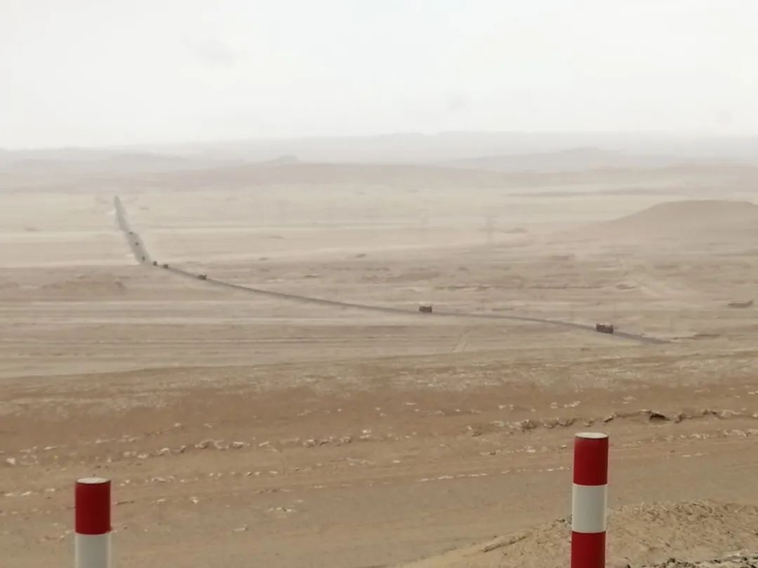 穿越酷暑与严寒，跨过荒漠与雪山，一路守护，盘锦“铁流护航队”威武