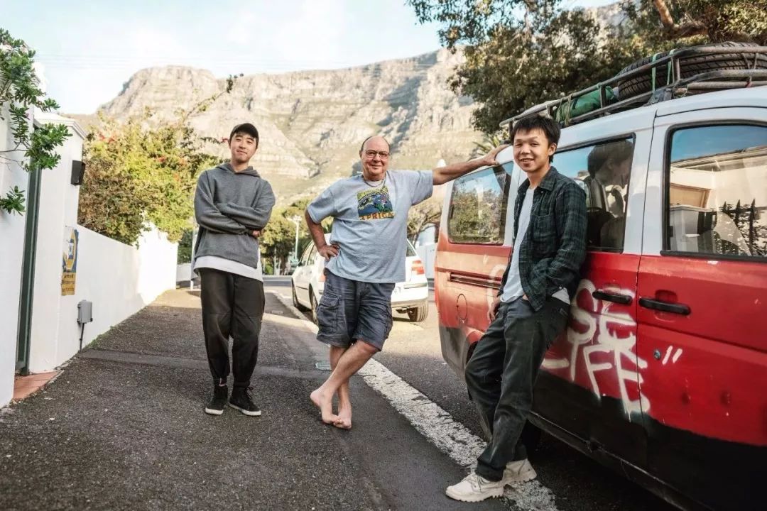 95后开着五菱环游世界,95后开面包车环游世界