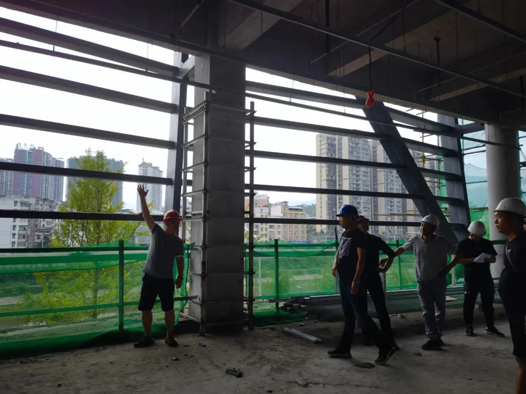 风中亮出你的旗,风中亮出自己的旗