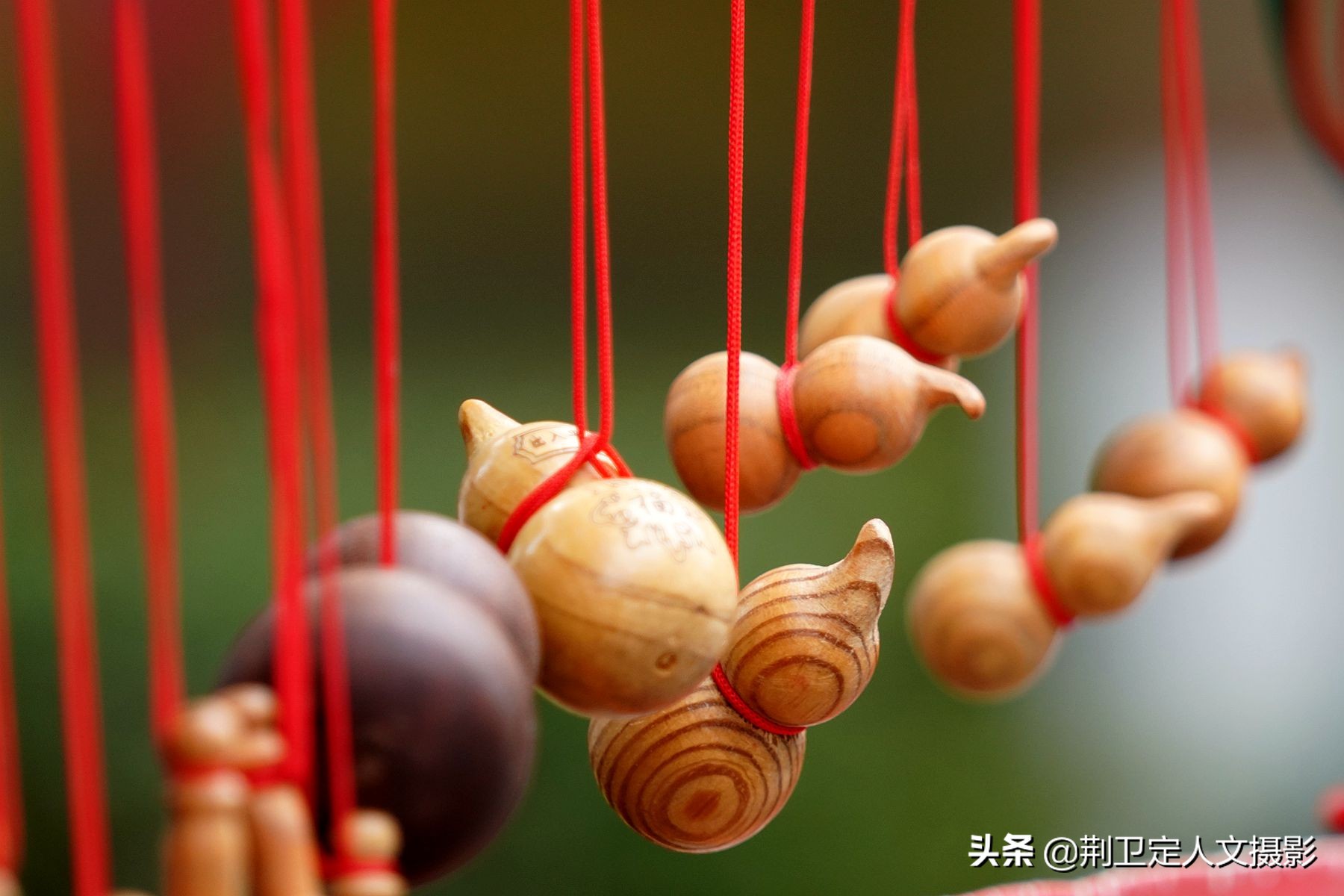 76岁老人做木匠,农村大爷自制木工车床