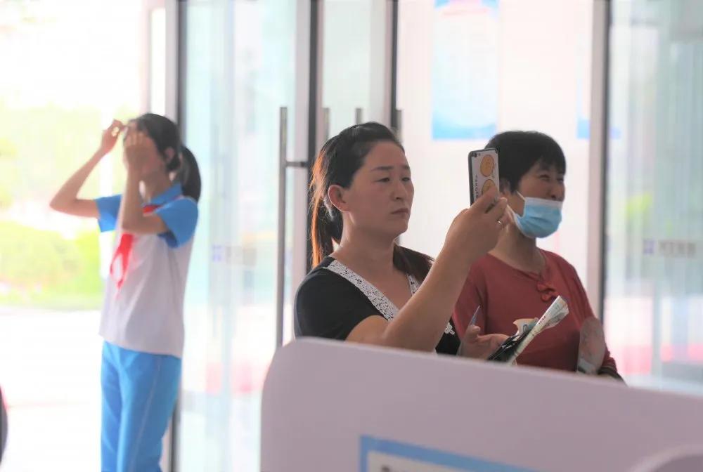 这所学校怎么样用英语怎么说,这所学校怎么样英文