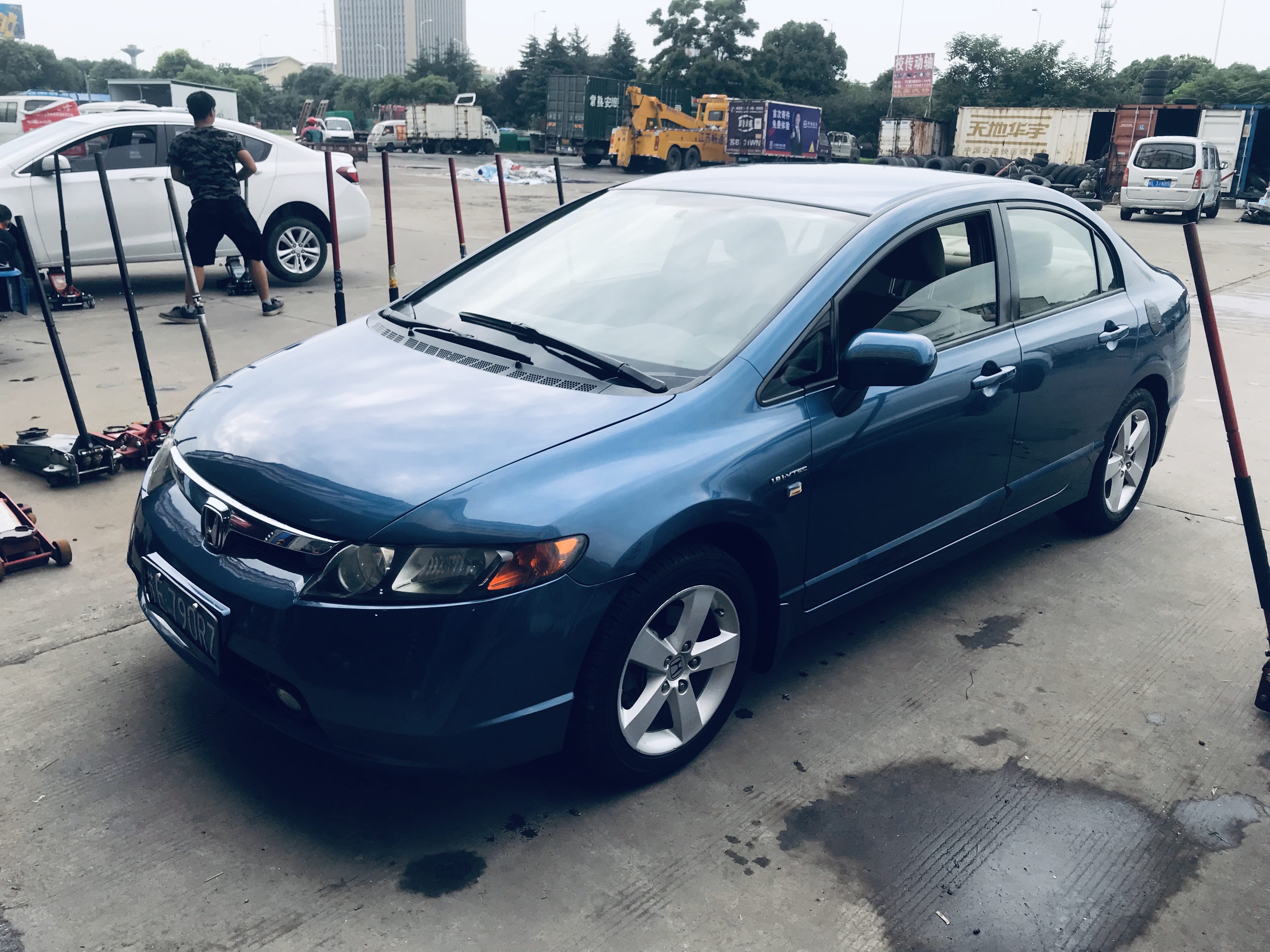 一失手买个大众赔了1万多。。。。伤透了心