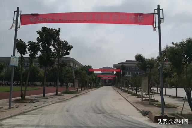 奔跑吧撕名牌学校,奔跑吧第几期去彩虹学校