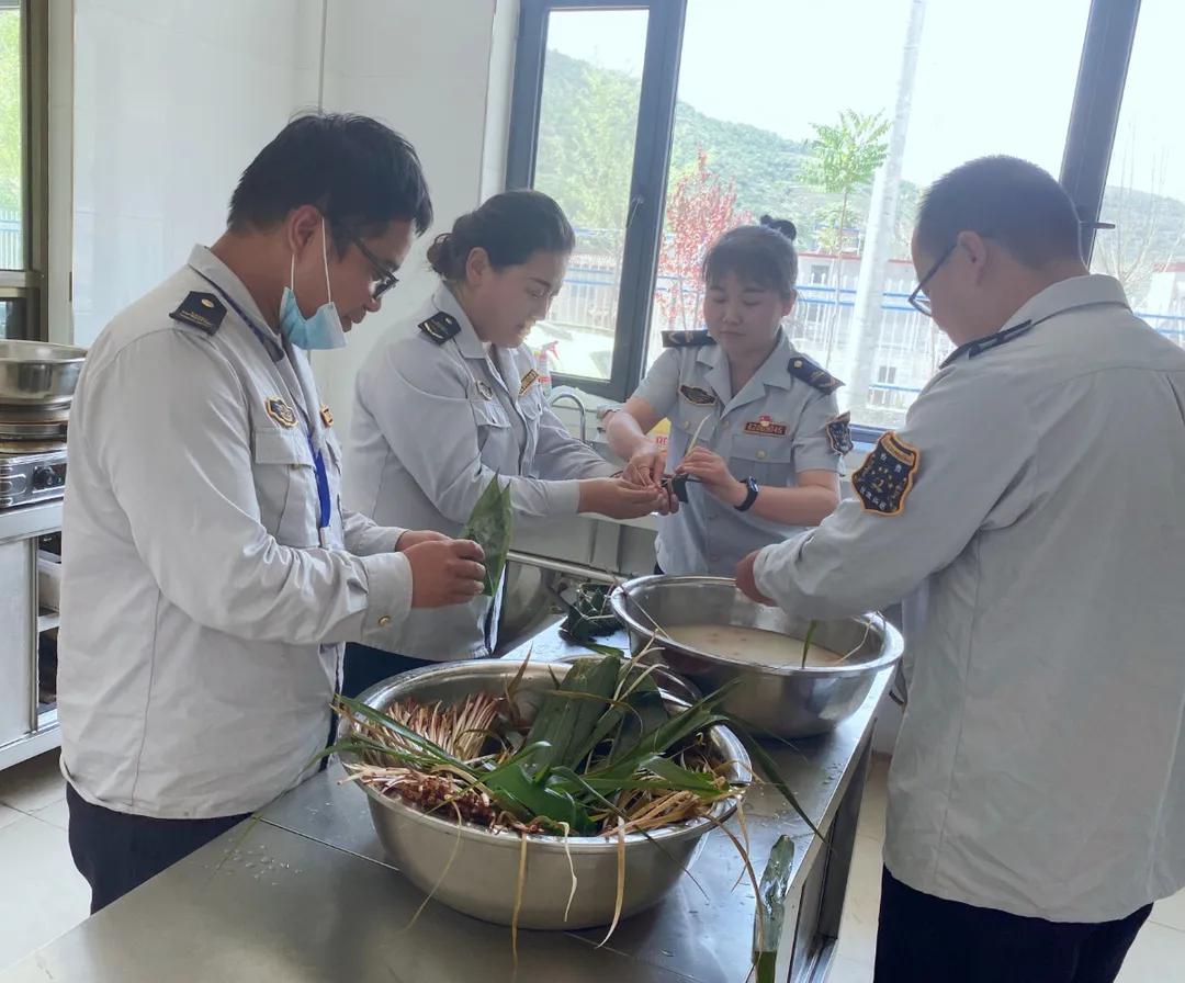 端午节包粽子送特困户活动方案,基层端午节包粽子活动方案
