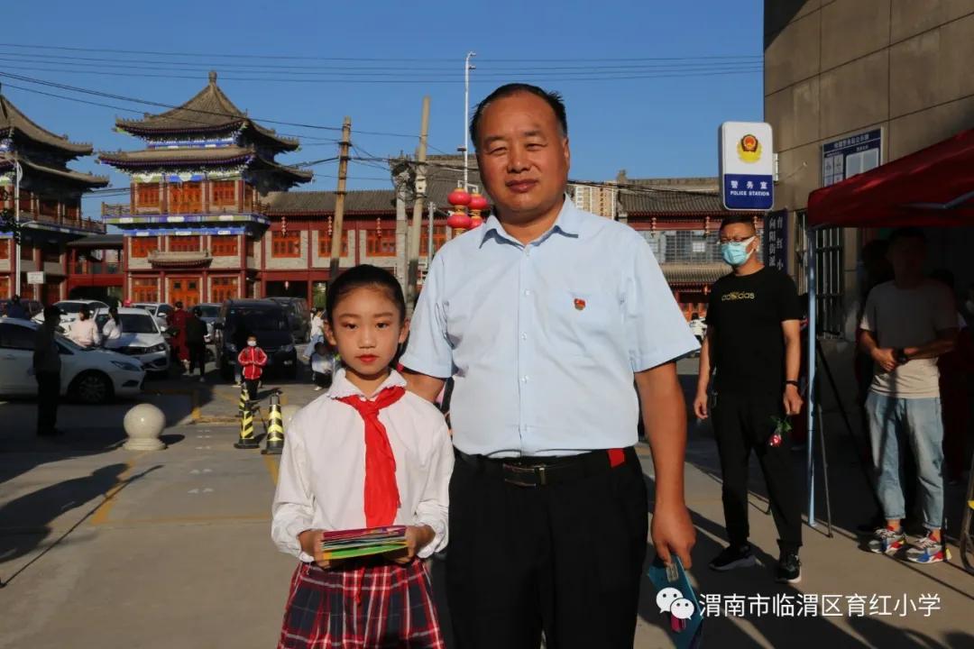 小学致敬教师节活动,育新小学教师节活动