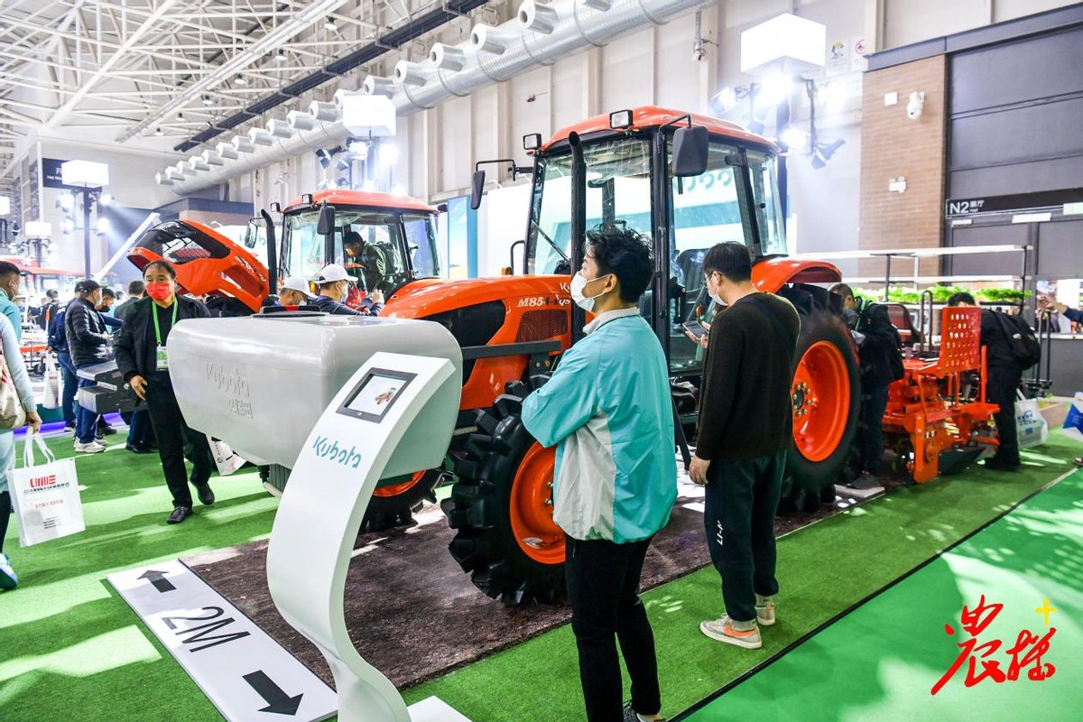 8090拖拉机多少钱一台,世界先进农机展