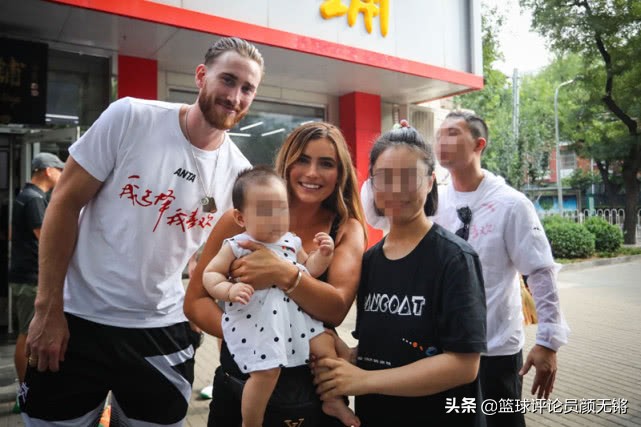 海沃德儿子出生,海沃德带娃