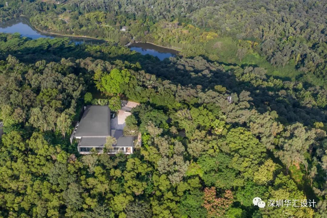 深圳莲花山公园展示中心——糅合自然与陈列的墙/深圳华汇设计