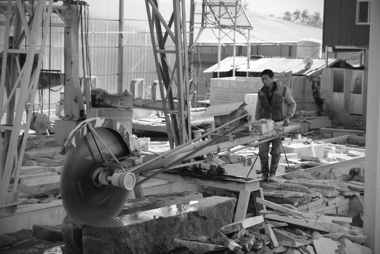 年年复年年：坟石工人的尘肺二十年