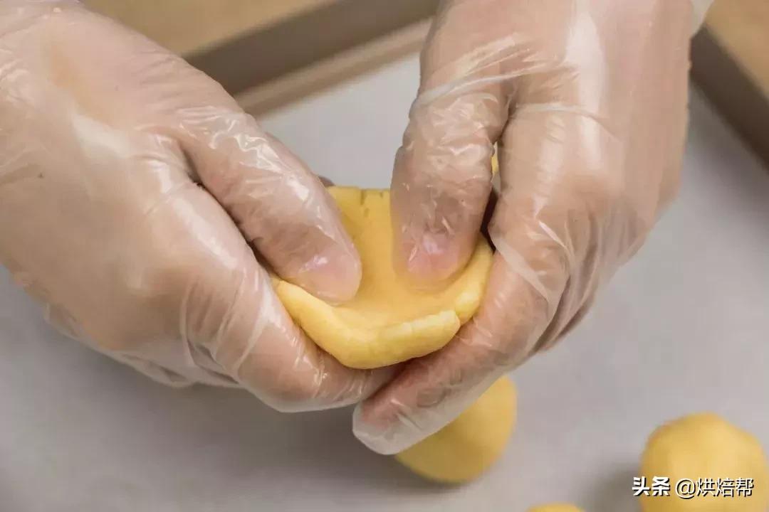 最基础的黄油曲奇简单又好吃,非常香酥的一款曲奇饼干超好吃