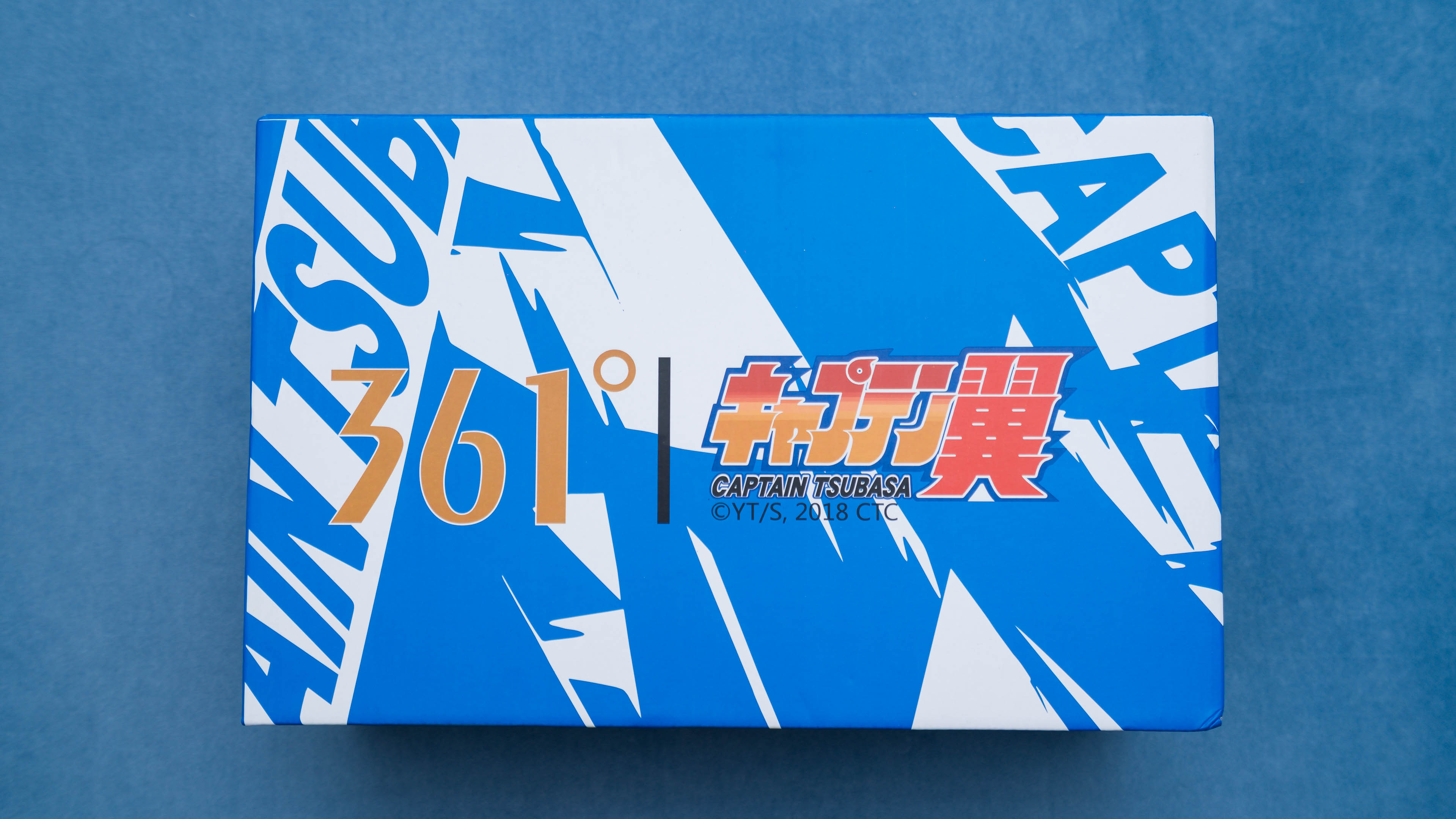 加上NFO科技，这一波联名有内味了：361°X足球小将小白鞋体验