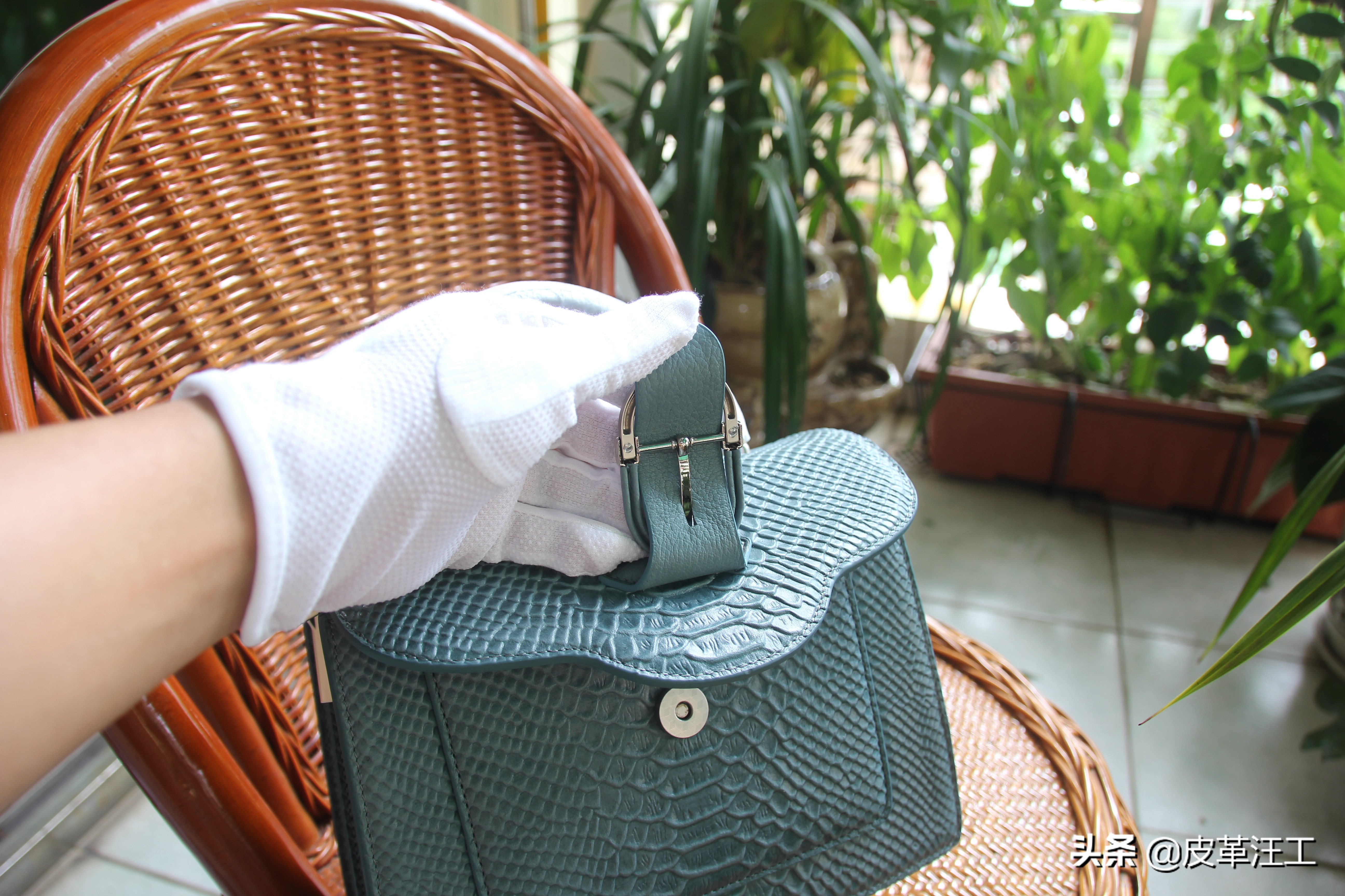 官方正品牛皮女包秋冬百搭款,各种蛇纹真皮气质女包