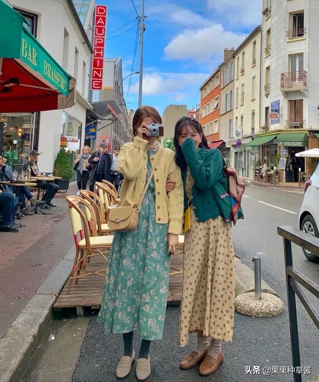 杨幂黑色字母袜王牌对王牌,杨幂格子衫高筒靴秀逆天长腿